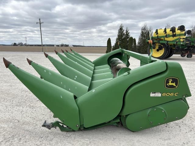 Image of John Deere 606C equipment image 2