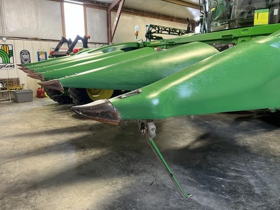 Image of John Deere 606C equipment image 2