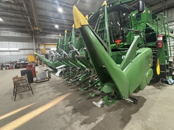 Image of John Deere 606C equipment image 3