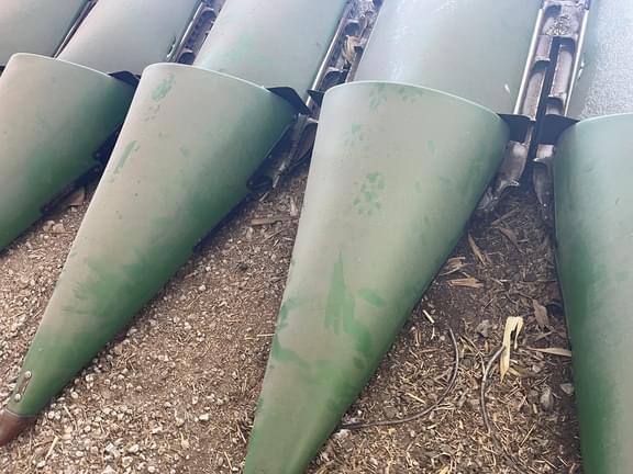 Image of John Deere 608C equipment image 3
