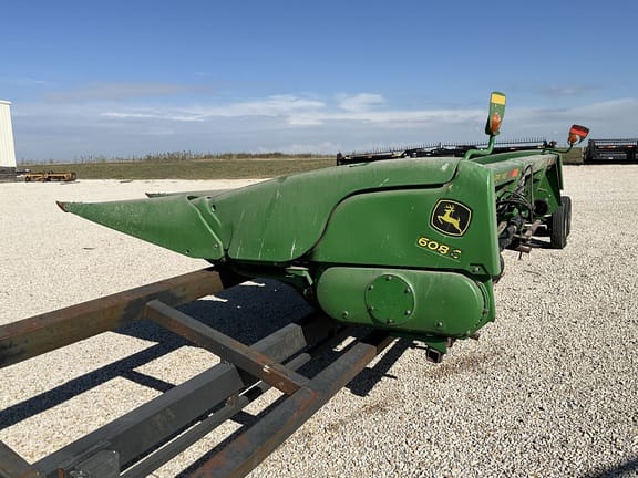 2010 John Deere 608C Image