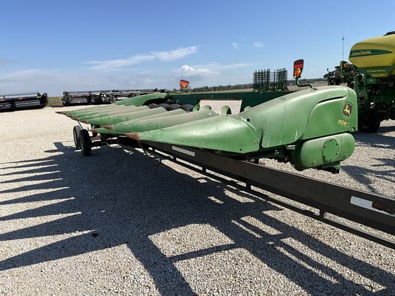 Image of John Deere 608C equipment image 4