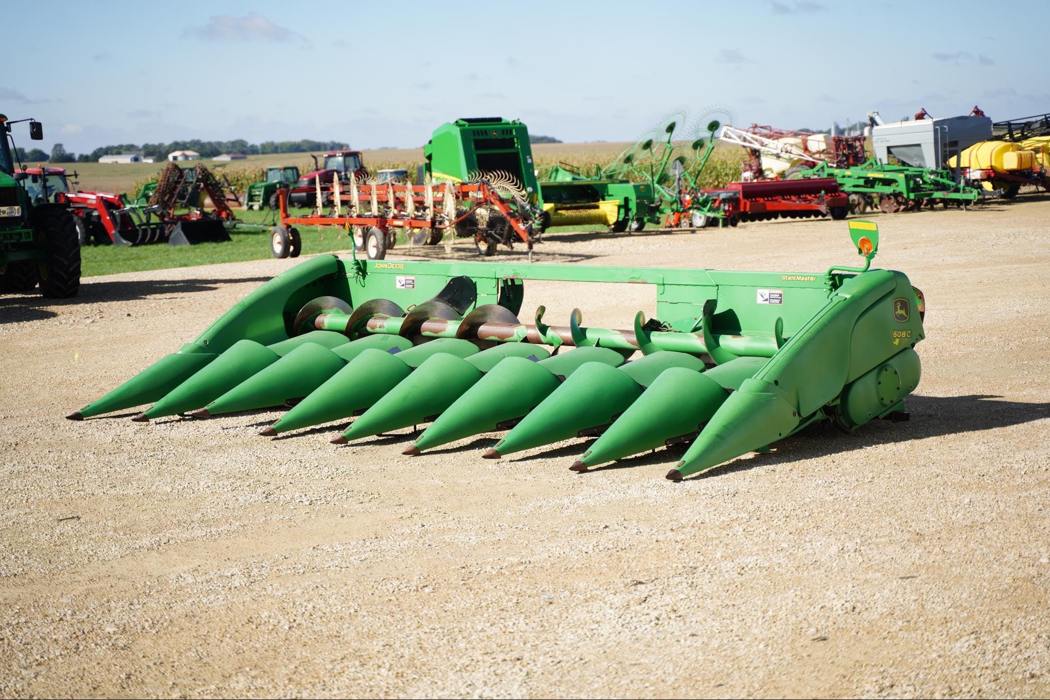 2010 John Deere 608C Equipment Image0