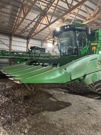 2010 John Deere 608C Equipment Image0