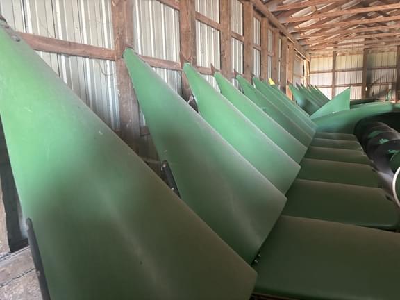 Image of John Deere 608C equipment image 3