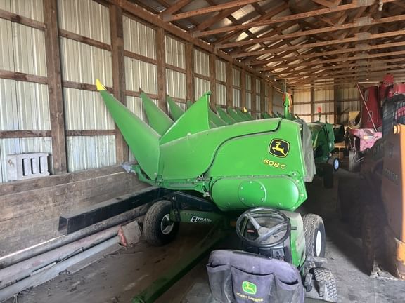 2010 John Deere 608C Equipment Image0