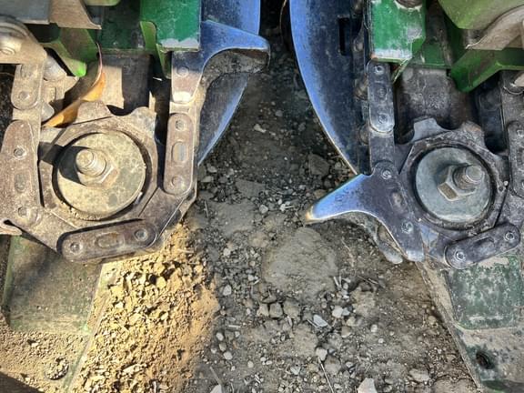 Image of John Deere 608C equipment image 4