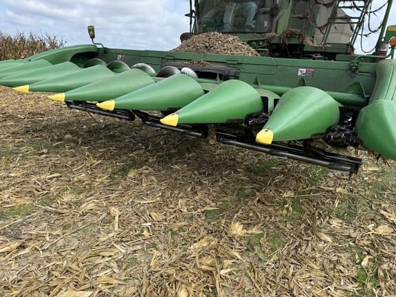 Image of John Deere 608C equipment image 1