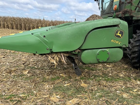 2010 John Deere 608C Equipment Image0