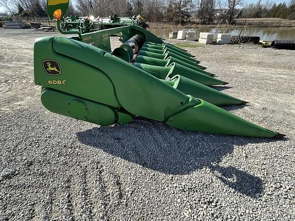 Image of John Deere 608C equipment image 3