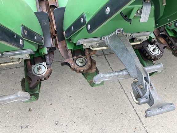 Image of John Deere 608C equipment image 4