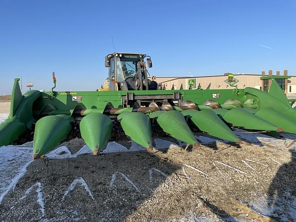 Image of John Deere 608C equipment image 4