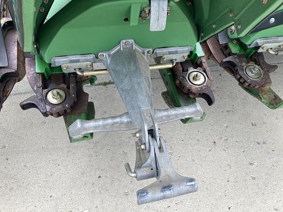 Image of John Deere 608C equipment image 3