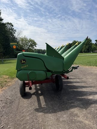 2010 John Deere 608C Equipment Image0