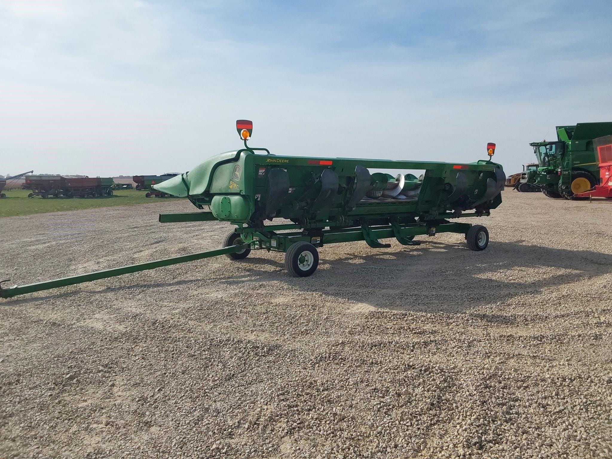 2010 John Deere 608C Equipment Image0