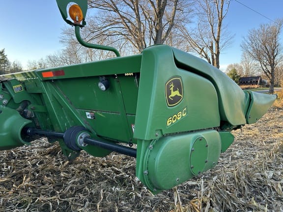 2010 John Deere 608C Equipment Image0