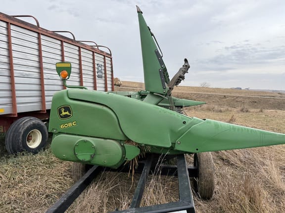 2010 John Deere 608C Equipment Image0