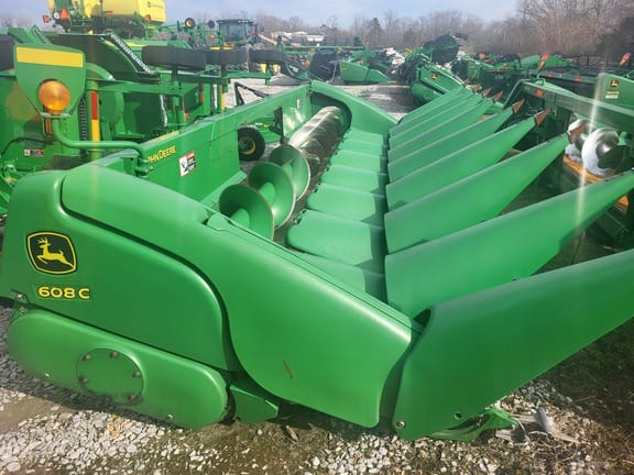 2010 John Deere 608C Equipment Image0