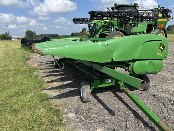 2010 John Deere 608C Equipment Image0