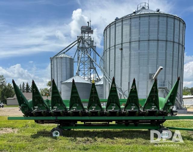Image of John Deere 608C equipment image 2