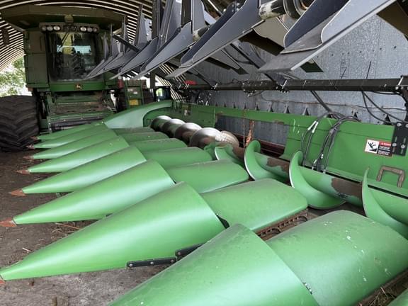 Image of John Deere 608C equipment image 3