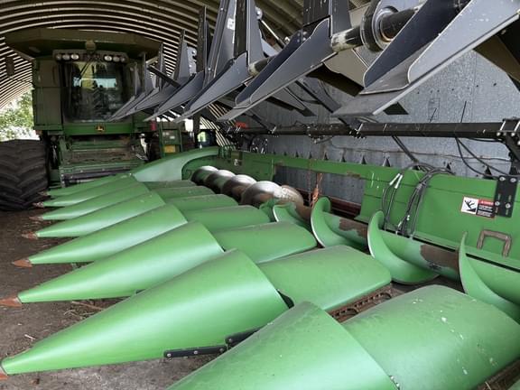 Image of John Deere 608C equipment image 4