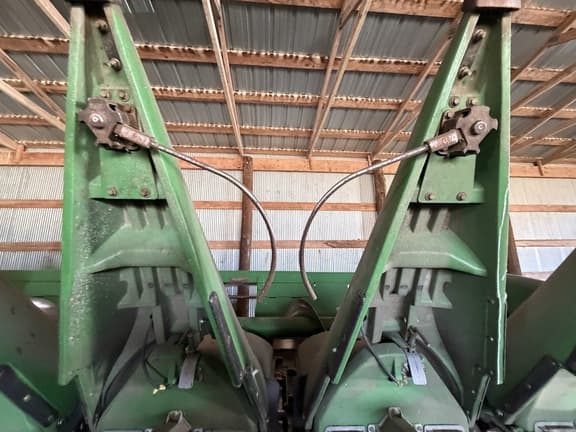 Image of John Deere 608C equipment image 2