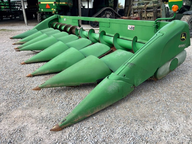 2010 John Deere 608C Equipment Image0