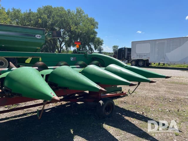 Image of John Deere 608C equipment image 1