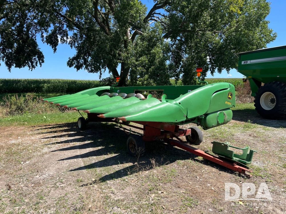 2010 John Deere 608C Equipment Image0