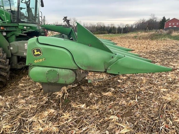2010 John Deere 608C Equipment Image0