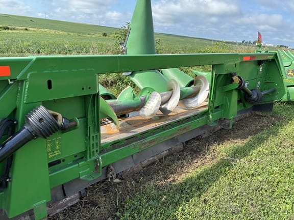 2010 John Deere 608C Equipment Image0