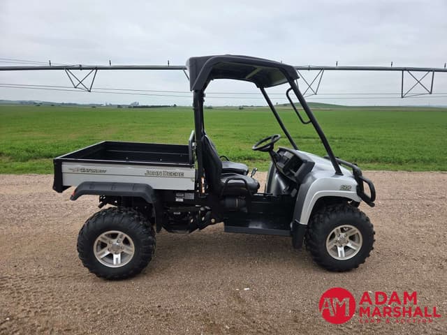 Image of John Deere Gator XUV 620i equipment image 2
