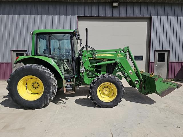 Image of John Deere 6330 equipment image 1