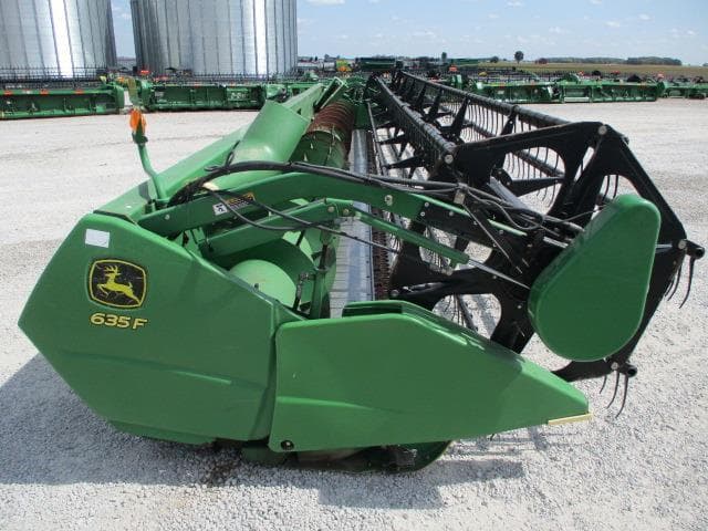 Image of John Deere 635F equipment image 3