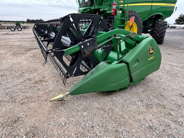Image of John Deere 635F equipment image 4
