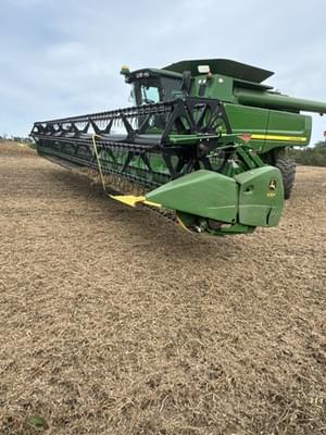 2010 John Deere 635F Image