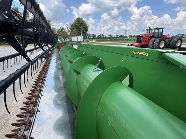 Image of John Deere 635F equipment image 3