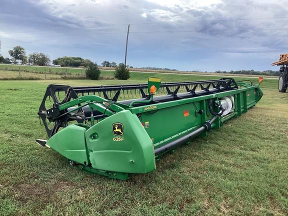 Image of John Deere 635F equipment image 3