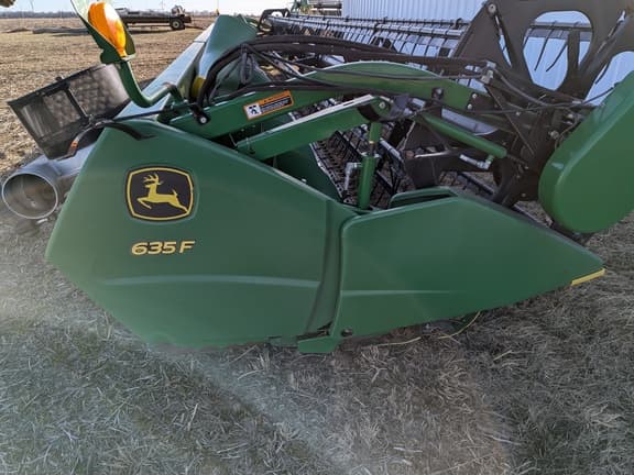 Image of John Deere 635F equipment image 1