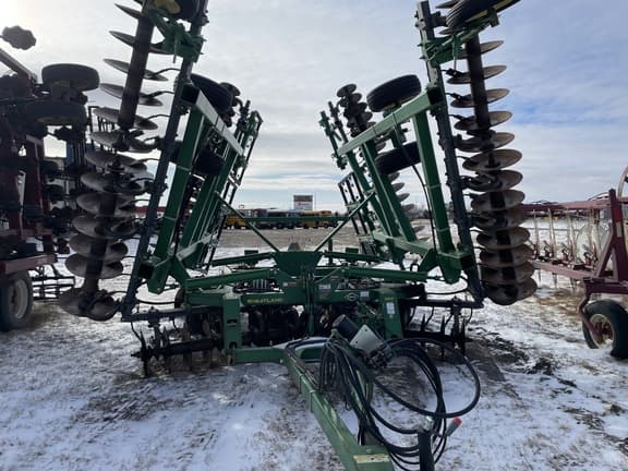 Image of John Deere 637 equipment image 1