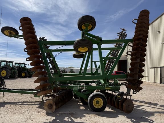 Image of John Deere 637 equipment image 1