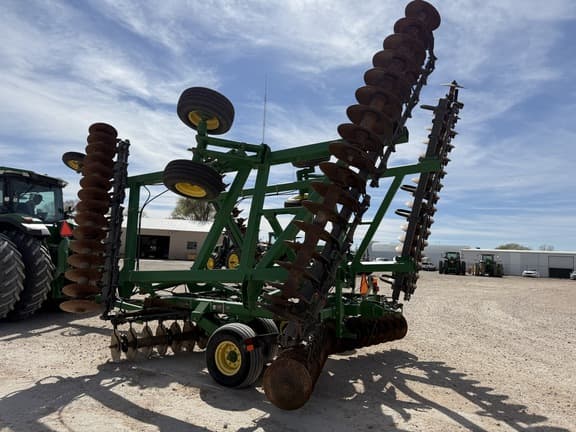 Image of John Deere 637 equipment image 2