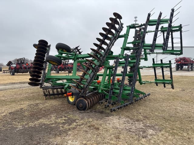 Image of John Deere 637 equipment image 1