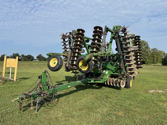 2010 John Deere 637 Equipment Image0