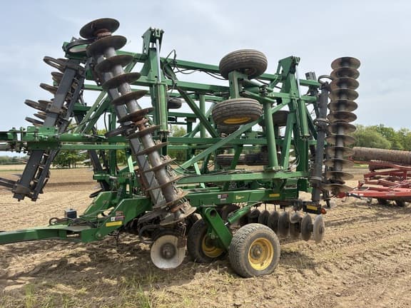 Image of John Deere 637 equipment image 1