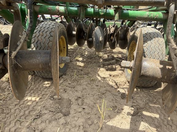 Image of John Deere 637 equipment image 4