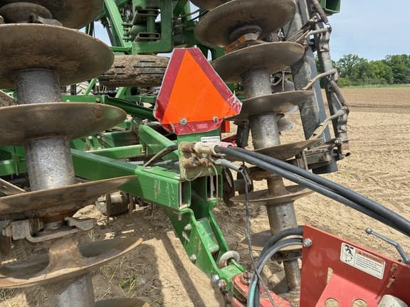 Image of John Deere 637 equipment image 3