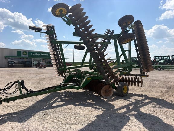 2010 John Deere 637 Equipment Image0