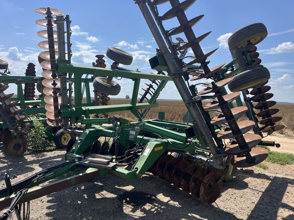 2010 John Deere 637 Equipment Image0